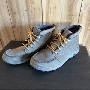 Chaco Gray Brio Leather Lace Up Chukka Boots Men’s size 9.5